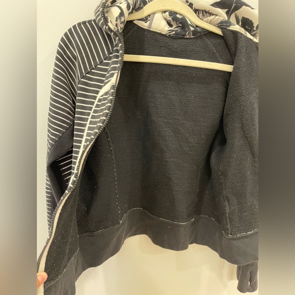 Lululemon Striped Floral Brisk Bloom Scuba Hoodie Size 6 - Picture 8 of 10